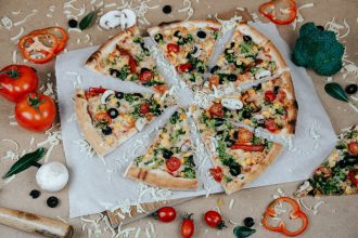 Pizza divisa in più parti - Foto U+