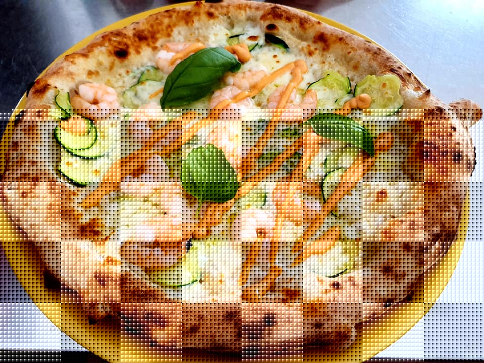 Pizza de la Pizzeria Queen a Lavello