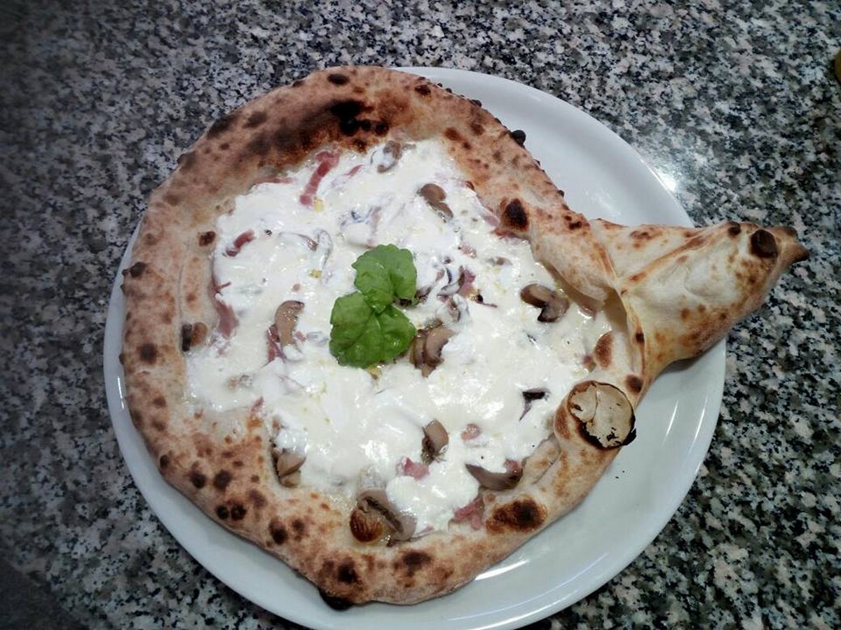 Pizza della Pizzeria La Pergola a Rionero in Vulture