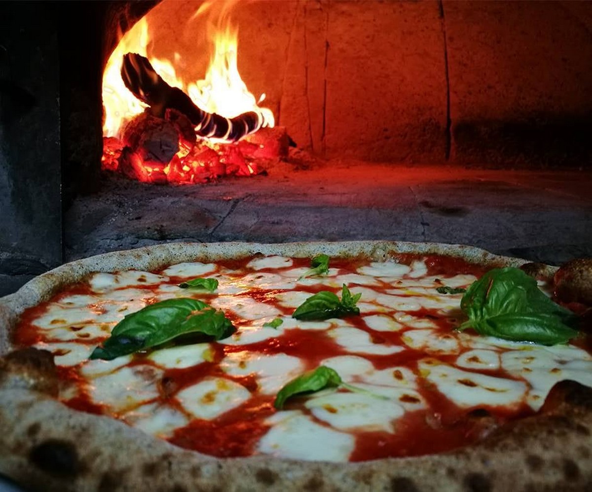 Pizza de la Pizzeria Lo sfizio - Foto Fb