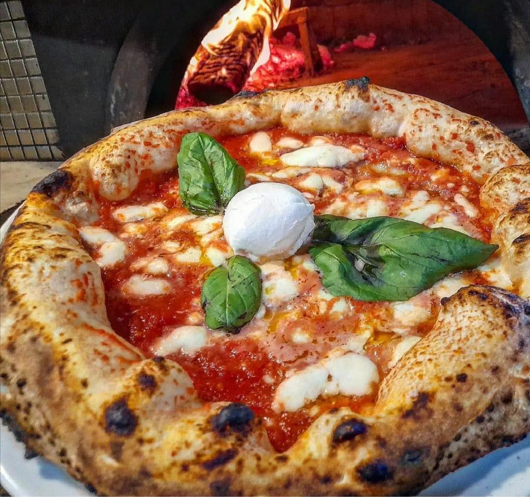 Neapolitan pizza de la pizzeria il trappeto - photo fb